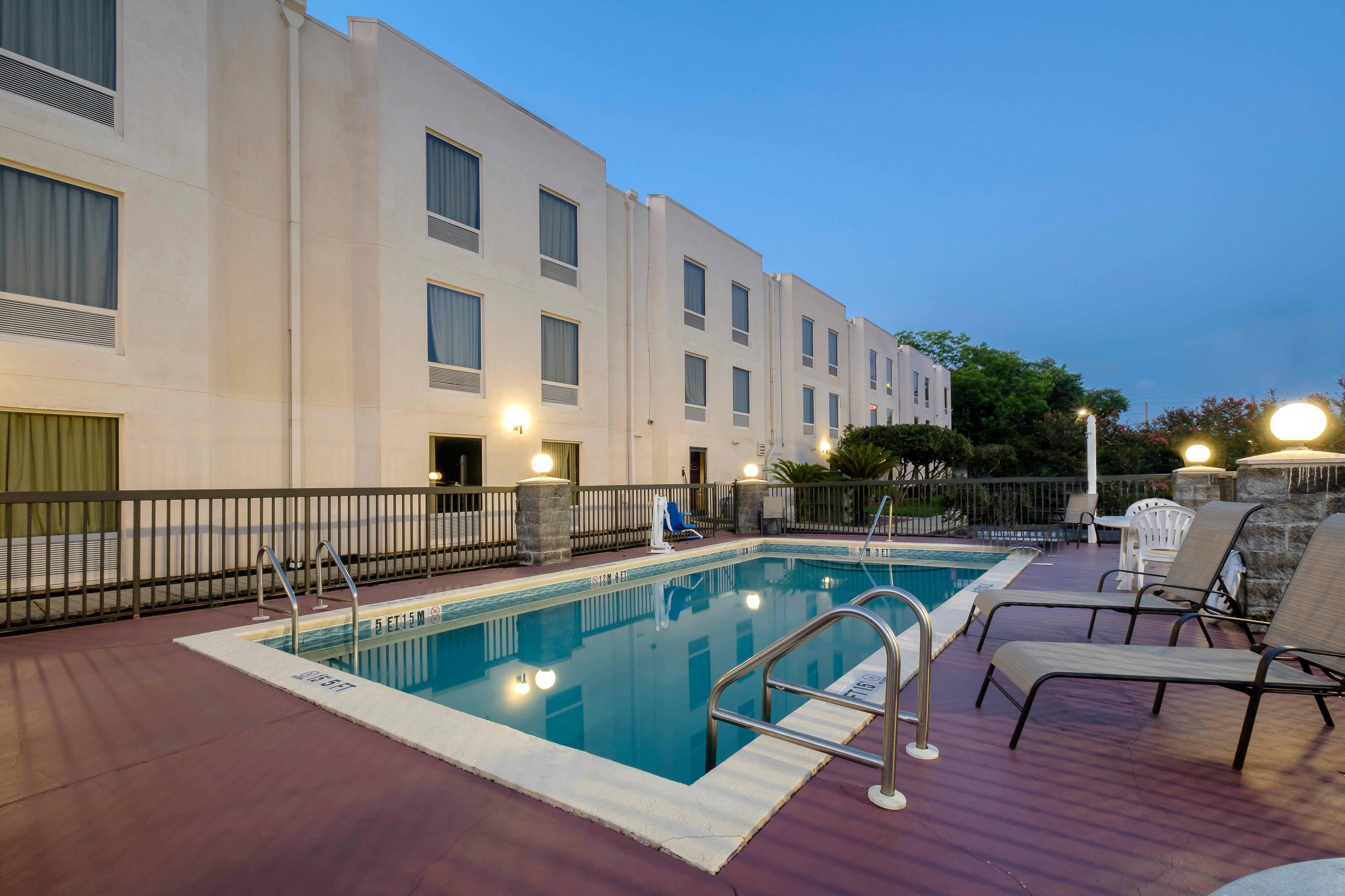 Red Roof Inn Pensacola Fairgrounds Экстерьер фото