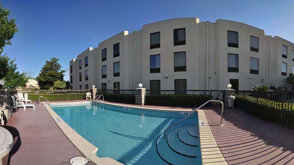 Red Roof Inn Pensacola Fairgrounds Экстерьер фото