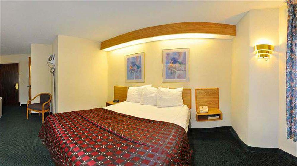 Red Roof Inn Pensacola Fairgrounds Экстерьер фото